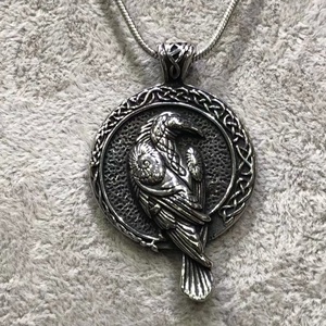 Collier Pendentif Corbeau Odin en Acier Inoxydable Style Vintage 2026 pour Enfants, Symbole Viking de la Mythologie Nordique, Oiseau Noir Style Celtique - Product Image 2