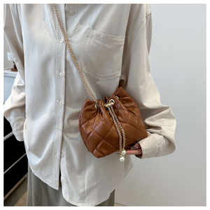 Quilted crossbody/shoulder bucket bag, simple new style, chain strap, trendy casual bag - Product Image 4