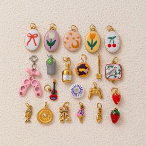 Pendentif en forme de chaussure de danse en émail peint à la main en acier inoxydable sans ternissement Manna, créez votre bracelet personnalisé - Product Image 1