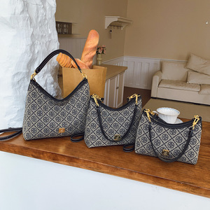 Bolso Tote de Mujer en Material PU de Alta Calidad. Hay varios tamaños. El forro está hecho de poliéster. - Product Image 6