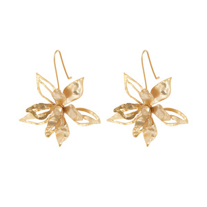 Pendientes de Cobre para Mujer, Estilo Retro Francés, con Diseño Floral Hueco Euroamericano, de Lujo Ligero y Alta Gama - Product Image 5