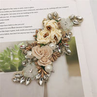 Dernier design de patchs de fleurs 3D roses colorées Applique de dentelle brodée Bordure de dentelle au crochet pour robe de femme