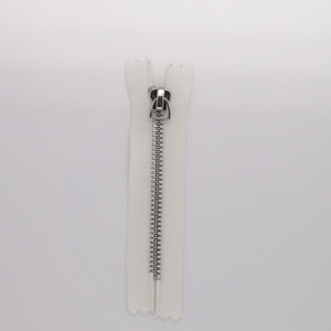 ซิป <span class=keywords><strong>YKK</strong></span> แบบยาว ห่วงดึงซิปแบบกำหนดเอง ห่วงรูปตัว D สีเงินเงา ซิปโลหะสำหรับกางเกงยีนส์และรองเท้า - Product Image 2