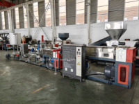 Ligne de production d'extrusion et de granulation pour le recyclage de PP et PE, avec machine de granulation à découpe à chaud à anneau d'eau en plastique