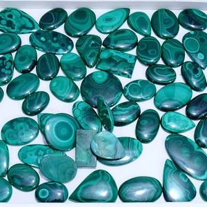 Pierre précieuse naturelle de malachite la plus vendue avec des motifs vert profond pour bijoux de luxe et projets d'artisanat, disponible au meilleur prix - Product Image 5