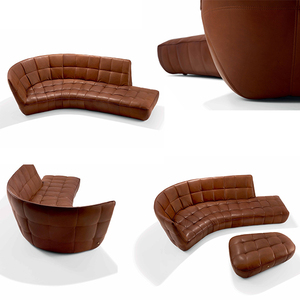 Sofá de Cuero Profundo con Decoración Metálica de Cabeza de Diosa Mitológica, Diseño Moderno para Salón Boutique en Apartamento Penthouse de Lujo - Product Image 4