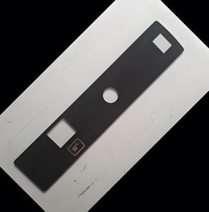 Panneau de recouvrement en plastique noir personnalisé avec design graphique et cercle rouge pour l'interface de contrôle - Product Image 2
