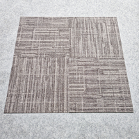 Carreaux de moquette modernes réversibles Tapis carré en nylon imprimé classique avec revêtement de sol rectangle polyvalent en polyester PP