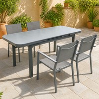 Table à manger extensible moderne pour l'extérieur avec structure en aluminium et plateau en verre pour patio et villa