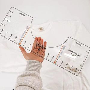 Bán Sỉ Dụng Cụ Hiệu Chuẩn Cổ Chữ V Trong Suốt Bằng <span class=keywords><strong>Acrylic</strong></span> Dụng Cụ Căn Chỉnh Áo Thun Thước Đo - Product Image 1