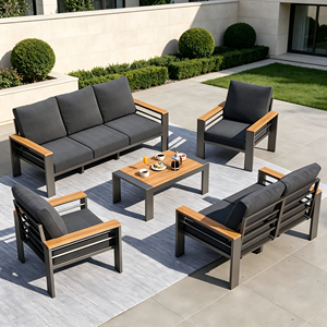 Ensemble <span class=keywords><strong>de</strong></span> canapés d'extérieur modernes en <span class=keywords><strong>aluminium</strong></span>, résistant aux intempéries, avec accoudoirs <span class=keywords><strong>imitation</strong></span> <span class=keywords><strong>bois</strong></span>, pour projets hôteliers et jardins. - Product Image 1