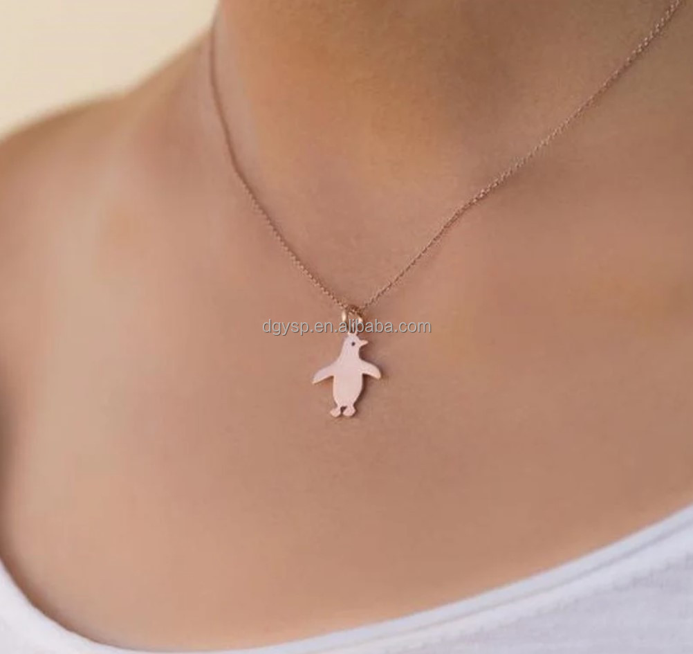 Collana Con Ciondolo Pinguino In Madreperla Intarsiata A Mano – Placcato Rodio Non Ossidante – Catena 45,7 Cm