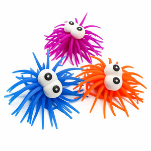 Jouet gonflable en TPR Jincan en forme d'oursin scintillant avec longs poils et grands yeux, idéal pour la vente en gros - Product Image 3