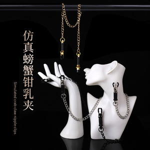 Pinzas para pezones con cadena y peso, intensidad ajustable, para uso adulto, accesorios de dominación apasionada, colores negro, plateado y dorado. - Product Image 2