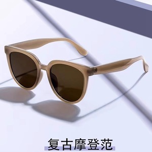 Gafas de sol redondas polarizadas blancas para mujer UV400 con montura completa, protección solar retro, gafas de moda para adultos - Product Image 4