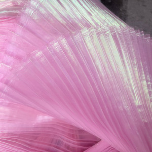 Tela Plisada Verde Iridiscente, Tela de Organza Plisada Holográfica de Lujo, Tela Plisada Lurex Metálica Brillante para Diseñadores - Product Image 3