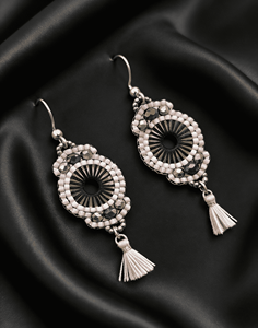 Boucles d'oreilles pendantes classiques et tendance de style bohème ethnique, en résine circulaire, perles de riz Miyuki, tissées à la main, avec pompon - Product Image 2