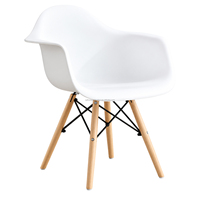 Chaise de salle à manger en plastique avec accoudoirs, coque moulée multicolore, pieds croisés, pour espace de repas intérieur, fournie par l'usine