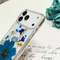 Coque antichoc transparente en TPU avec fleurs bleues séchées et paillettes pour iPhone 17, 16, 16e, 15, 14 Plus, 13, 12, 11 Pro Max
