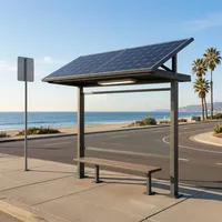 Abri d'arrêt de bus intelligent en acier inoxydable à énergie solaire, design moderne, plateforme intégrée avec signalisation urbaine et siège, mobilier extérieur