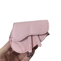 Nouvelle mini pochette D en microfibre grain litchi, couleur bonbon, avec breloque, pour rangement d'écouteurs, pendentif de sac pour femme et à suspendre au voiture