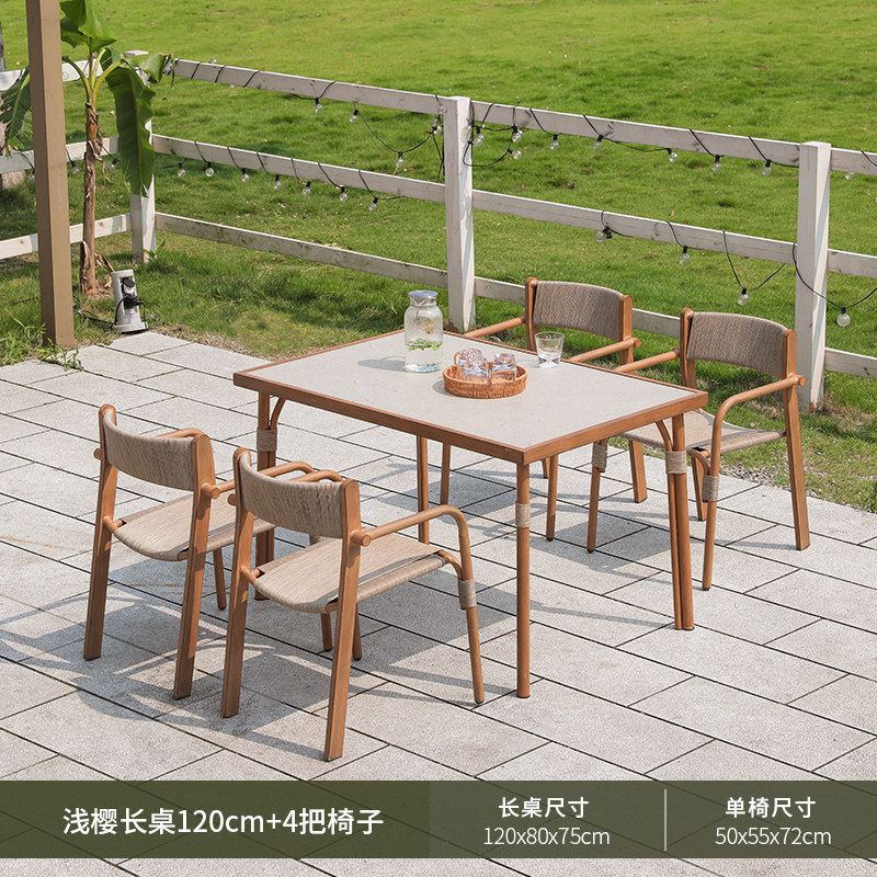 Table de 120 cm de long [une table et quatre chaises]