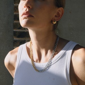 Collier bicolore en or 18 carats et acier inoxydable pour femme, design géométrique, chaîne ovale, bijou à porter au quotidien - Product Image 2