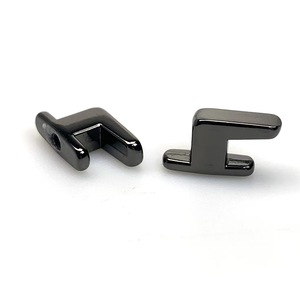Remaches en forma de 7 de aleación de zinc para accesorios de bolsos, herrajes resistentes, piezas para bricolaje, origen Guangzhou - Product Image 1