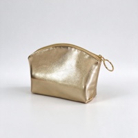 Organisateur de toilette élégant en similicuir or champagne, trousse de beauté autoportante à clapet pour sac à main de soirée pour femmes