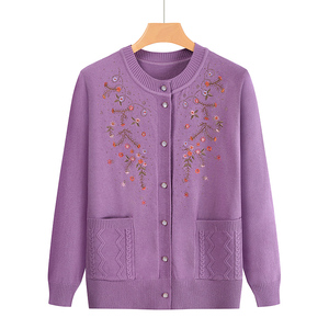 Cárdigan de punto grueso de invierno con cuello redondo y bordado Floral Vintage para mujer con atractivo para abuela y mamá para otoño - Product Image 5