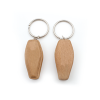 Llavero de madera con forma de ataúd funerario de recuerdo