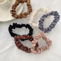 Cravates à cheveux simples de couleur unie chouchous en satin en gros et accessoires pour cheveux à fleurs pour la tête Cravate à cheveux pour femmes Corde et élastique