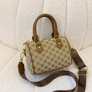 Sac à main Boston de haute qualité, durable, portable, à motif géométrique, en PU, avec fermeture éclair et rivets, sac à main de marque de créateur pour un usage quotidien. - Product Image 2