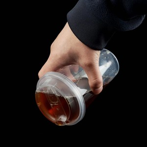 ฝาปิดแก้วพลาสติก PP หนา 90 มม. แบบใส ผนังเดี่ยว พิมพ์ลายสกรีน สำหรับกาแฟและมิลค์เชค พร้อมบริการติดฉลากแบบ In-Mold Labeling - Product Image 6