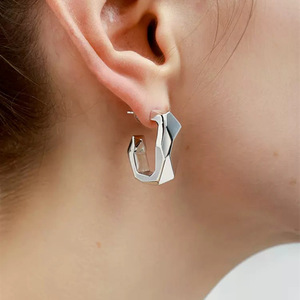 Orecchini a Perno Quadrati alla Moda per Donne, Accessori per Orecchie Geometrici Irregolari per Uso Quotidiano, Outfit Casual e Regalo - Product Image 1