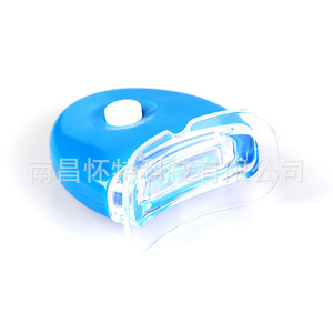 Dispositivo para blanquear los dientes con pequeña luz azul. - Product Image 3