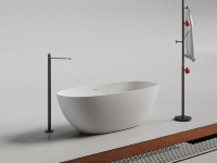Baignoire autoportante ovale en surface solide MA5016 avec fonction de trempage et drain inclus pour salle de bain d'hôtel et de villa