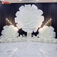 Nouvelle conception 2026, fleurs artificielles géantes élégantes et simples en organza pour la décoration de mariage