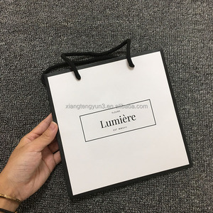 Borsa Ecologica Riciclabile in Carta di Cotone Laminata Opaca Nera Grande con Logo Personalizzato e Manico in Cotone per Negozi di Abbigliamento e Artigianato - Product Image 3