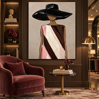 Tableau mural en toile minimaliste « Portrait de femme en chapeau noir » rose mocha pour salon, boutique, hôtel, dressing