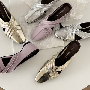 Casual bag with small square-shaped pleated toe, fashionable sandals made of soft leather, women's soft leather slippers - Product Image 1