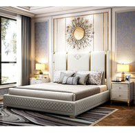 Lit en cuir de luxe italien moderne avec cadre en acier inoxydable et rangement, blanc, taille King/Queen