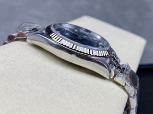 Reloj mecánico automático de lujo para hombre con esfera azul diamante, bisel biselado, correa de acero inoxidable y visualización de fecha. - Product Image 2