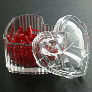 Pot de stockage <span class=keywords><strong>en</strong></span> forme de <span class=keywords><strong>coeur</strong></span> <span class=keywords><strong>en</strong></span> <span class=keywords><strong>verre</strong></span> rayé Love avec couvercle pour bijoux de chambre bonbons ou stockage et conteneur d'aliments - Product Image 3