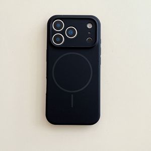 Coque de téléphone antichoc intégrale en silicone magnétique avec bouton intégré, compatible avec iPhone 17 Pro Max - Product Image 5