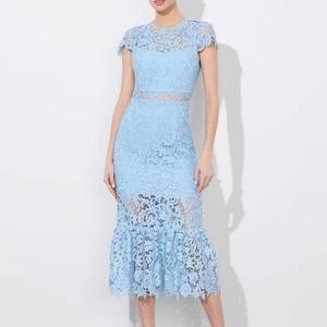 Robe bleue moulante à col rond, manches courtes, découpes, volants, dentelle trèfle et dos ouvert pour femme, fabrication OEM sur mesure - Product Image 1