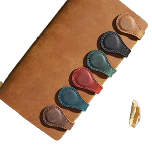 Signet en cuir véritable de diviseur de page magnétique double face vintage avec des marqueurs d'angle pour le signet de cadeau d'automobile et d'éducation - Product Image 1