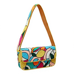 Sac à main de luxe fait main en perles Magnolia pour femme, pochette de soirée florale de créateur au meilleur prix du vendeur - Product Image 3