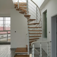 Escalier en colimaçon circulaire en acier inoxydable personnalisé pour villa intérieure, moderne, écologique et durable, équipé d'un garde-corps