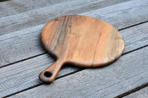 Tabla de Cortar de Madera Superior Hecha con Madera de Acacia y Mango de Primera Calidad, Diseñada para Durar y Respetuosa con el Medio Ambiente - Product Image 2